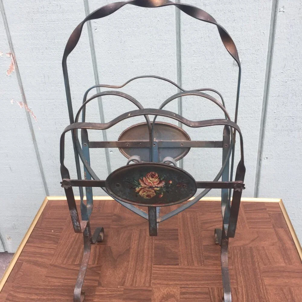 Vintage Wrought Iron Magazine Stand/Rack Heart Design 20" tall Shabby Chic Desig - Picture 4 of 8